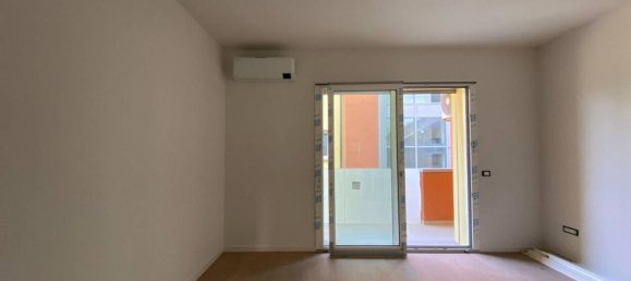 3 rooms Apartment in Casalecchio di Reno, Italy No. 129301 3