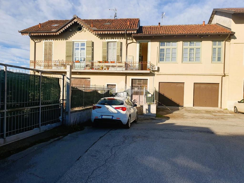 2 bedrooms Apartment in Favria, Italy No. 144183