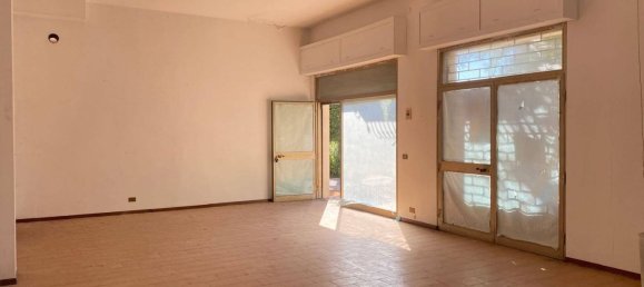 62m² Commercial property in Vasto, Italy No. 263910 17