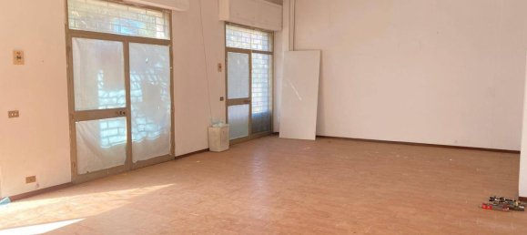 62m² Commercial property in Vasto, Italy No. 263910 2