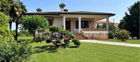 3 bedrooms Villa in Pordenone, Italy No. 263555 4