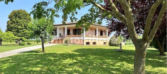 3 bedrooms Villa in Pordenone, Italy No. 263555 3