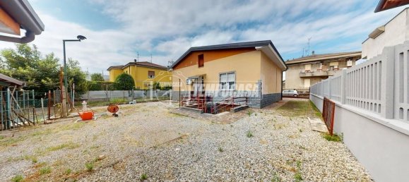 3 rooms Villa in Cesano Maderno, Italy No. 269761 17