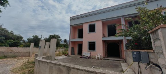 5 bedrooms House in Reggio Calabria, Italy No. 353161 3