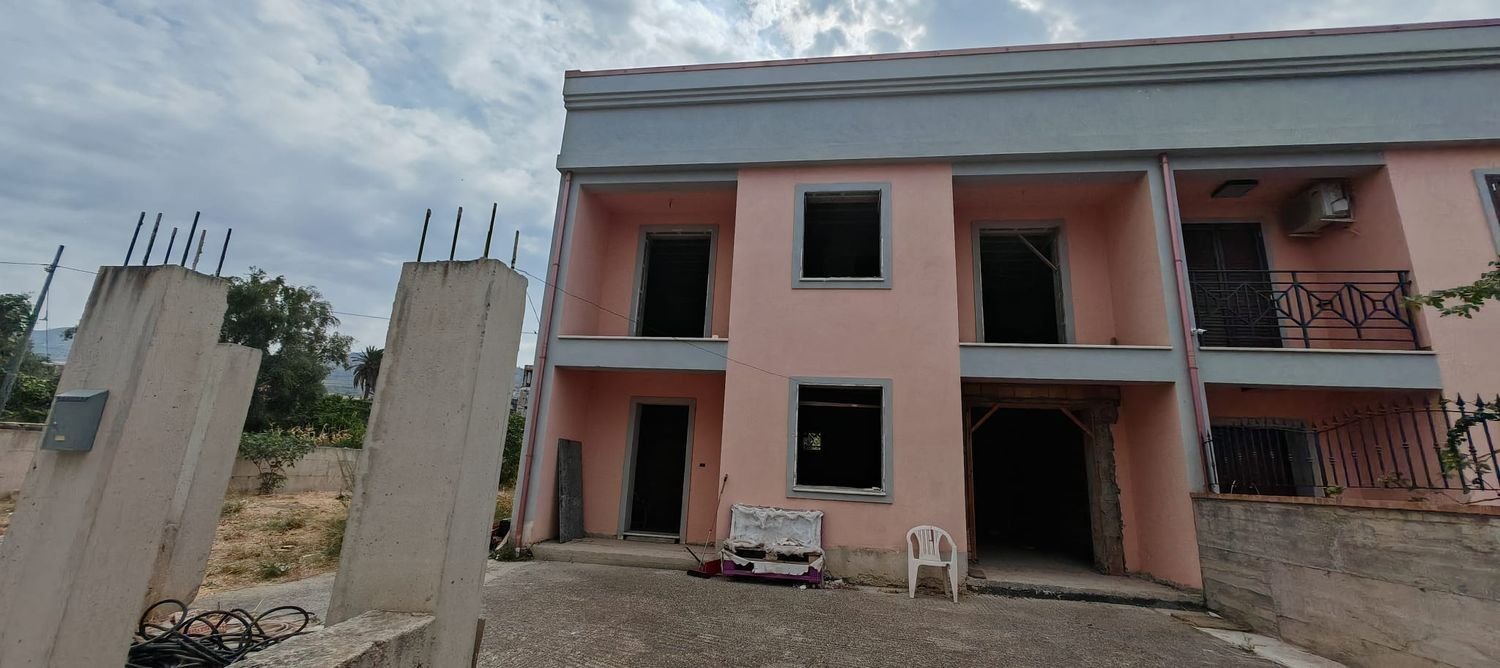 5 bedrooms House in Reggio Calabria, Italy No. 353161