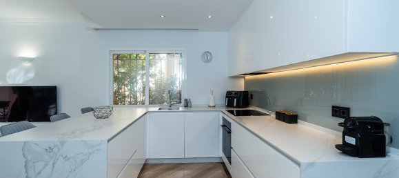 Apartamento de 3 dormitorios en Marbella, Spain No. 78795 2