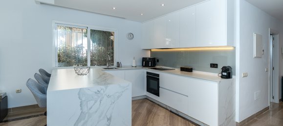 Apartamento de 3 dormitorios en Marbella, Spain No. 78795 43