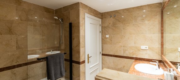 Apartamento de 3 dormitorios en Marbella, Spain No. 78795 29