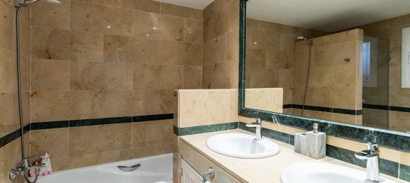 Apartamento de 3 dormitorios en Marbella, Spain No. 78795 46