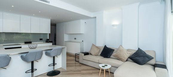 Apartamento de 3 dormitorios en Marbella, Spain No. 78795 5