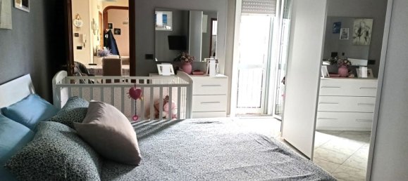 3-salle Appartement à Bari, Italy No. 33862 2