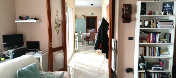 3-salle Appartement à Bari, Italy No. 33862 19