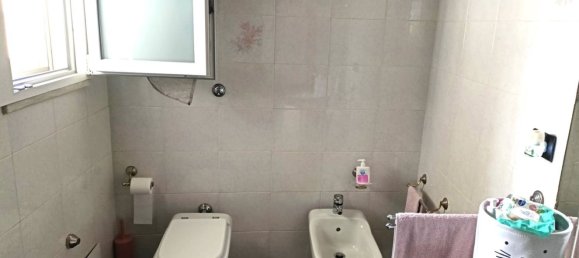 3-salle Appartement à Bari, Italy No. 33862 16