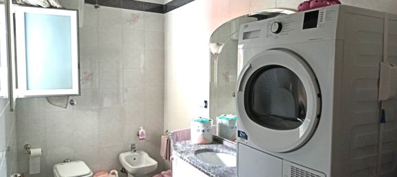 3-salle Appartement à Bari, Italy No. 33862 21