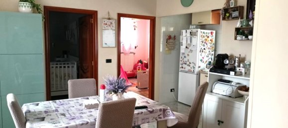 3-salle Appartement à Bari, Italy No. 33862 18