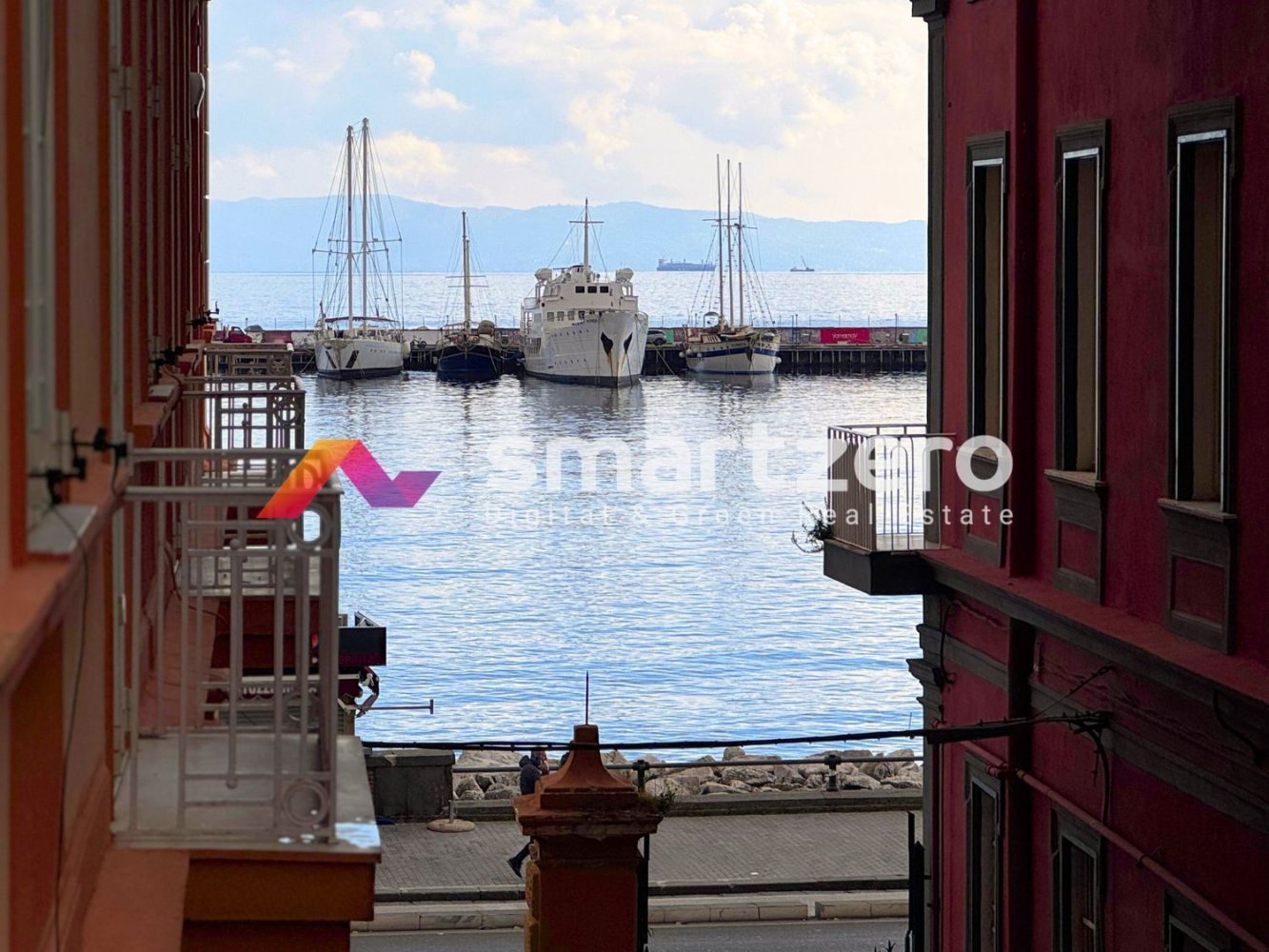 7 rooms Apartment in Naples, Italy No. 144021