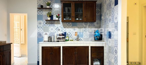 7 rooms Apartment in Naples, Italy No. 144021 13