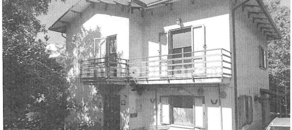 3 bedrooms House in Sassoferrato, Italy No. 265847 2