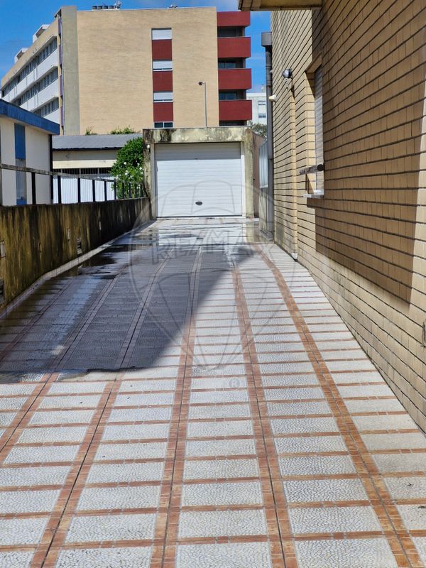 Garaje en Rio Tinto, Portugal 20 m² No. 48183