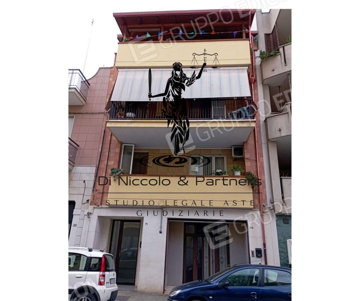 4 bedrooms Apartment in Andria, Italy No. 325171