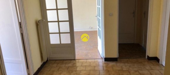 Apartamento de 2 dormitorios en Bourges, France No. 282067 8