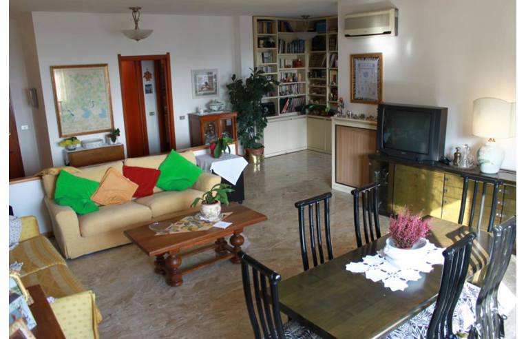 Ático de 2 dormitorios en Peschiera Borromeo, Italy No. 254329