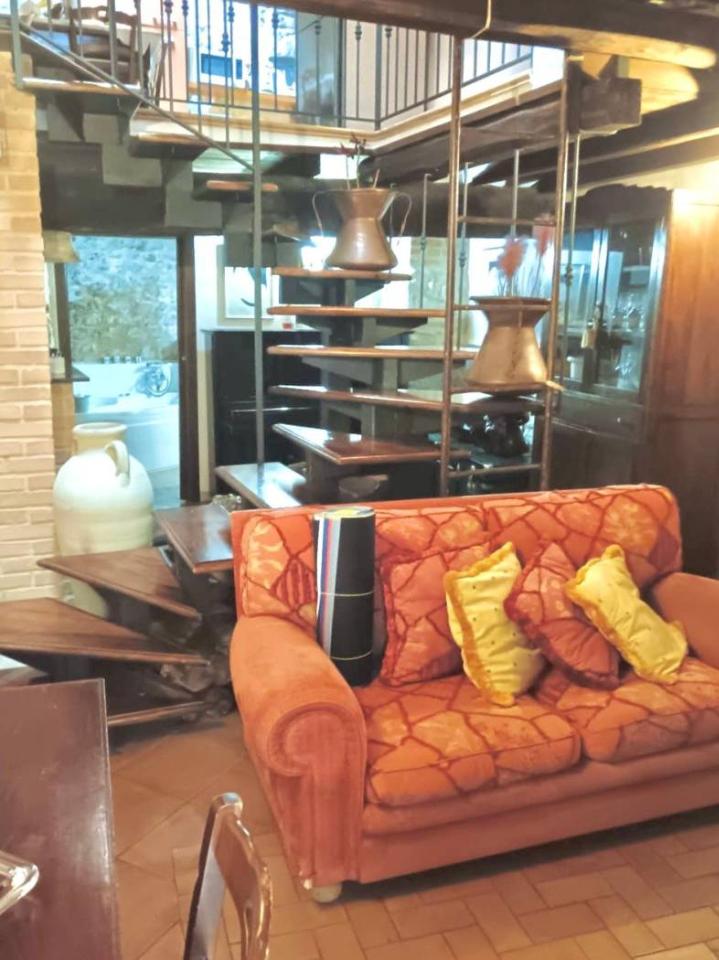 Casa de 6 habitaciónes en Priverno, Italy No. 144931