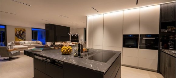 6 bedrooms Villa in La Quinta, Spain No. 58541 10