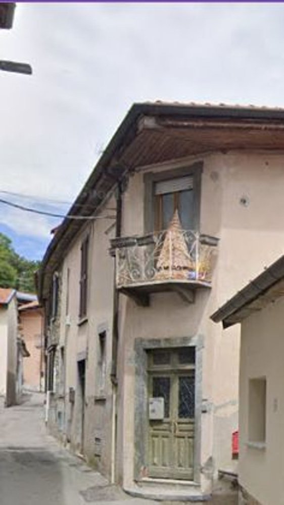 3 rooms Apartment in Cuasso al Monte, Italy No. 8432