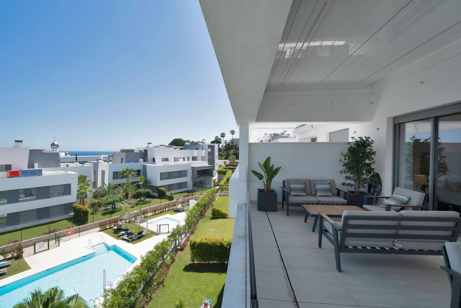 Apartamento de 3 dormitorios en Estepona, Spain No. 135012