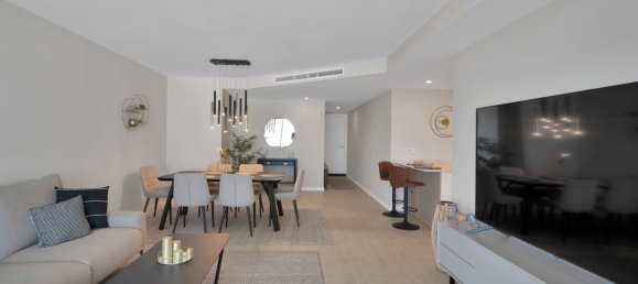 Apartamento de 3 dormitorios en Estepona, Spain No. 135012 3