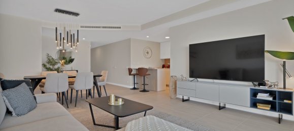Apartamento de 3 dormitorios en Estepona, Spain No. 135012 4