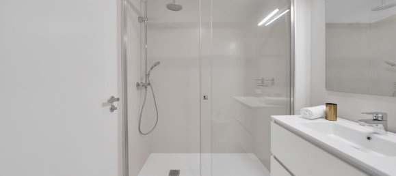 Apartamento de 3 dormitorios en Estepona, Spain No. 135012 15