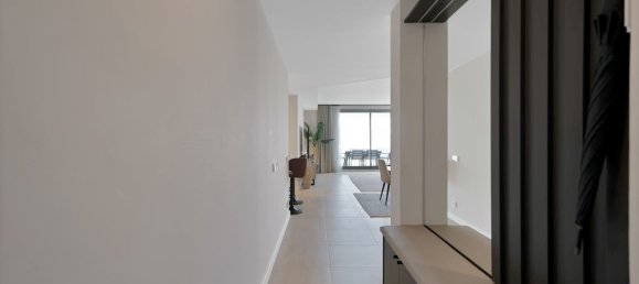 Apartamento de 3 dormitorios en Estepona, Spain No. 135012 8