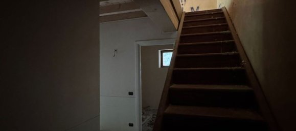 Дом с 4 комнатами в Каино, Италия № 335563 10