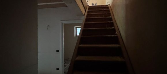 Дом с 4 комнатами в Каино, Италия № 335563 11