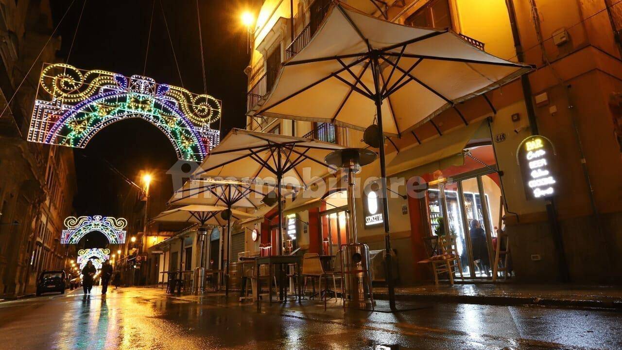 4غرفة عقار تجاري في Palermo, Italy رقم 106248