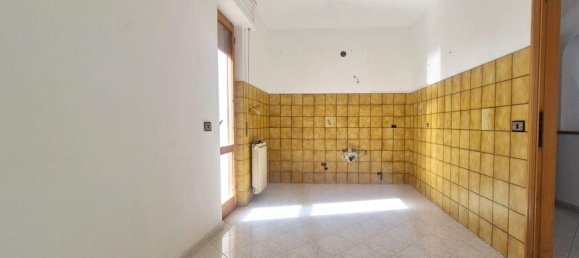 8 rooms Apartment in Penne, Italy No. 36319 10