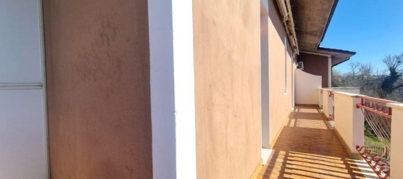 8 rooms Apartment in Penne, Italy No. 36319 18