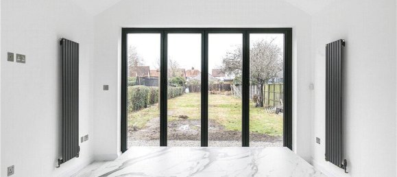 Bungalow de 3 dormitorios en Egham, United Kingdom No. 8637 35