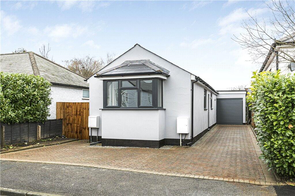 Bungalow de 3 dormitorios en Egham, United Kingdom No. 8637