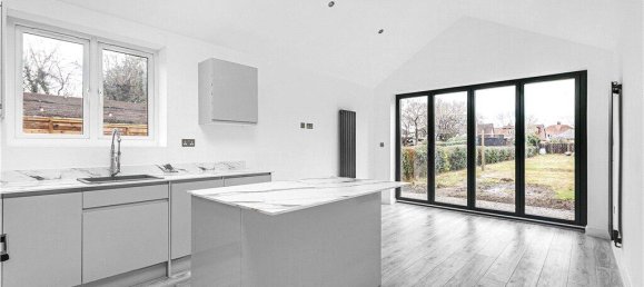 Bungalow de 3 dormitorios en Egham, United Kingdom No. 8637 30