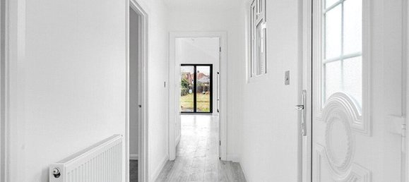 Bungalow de 3 dormitorios en Egham, United Kingdom No. 8637 17