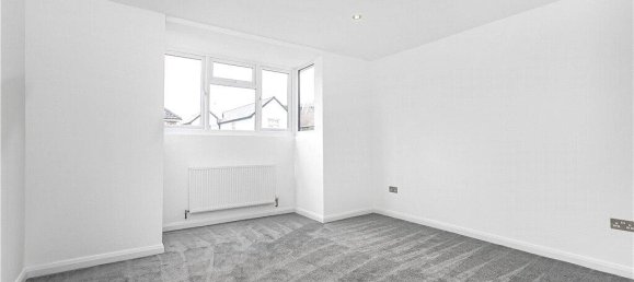 Bungalow de 3 dormitorios en Egham, United Kingdom No. 8637 34