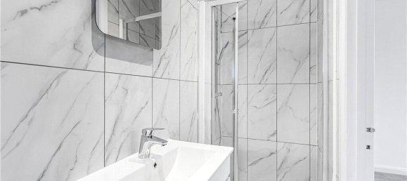 Bungalow de 3 dormitorios en Egham, United Kingdom No. 8637 13