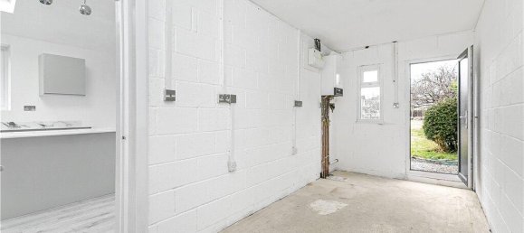 Bungalow de 3 dormitorios en Egham, United Kingdom No. 8637 20