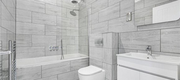 Bungalow de 3 dormitorios en Egham, United Kingdom No. 8637 12