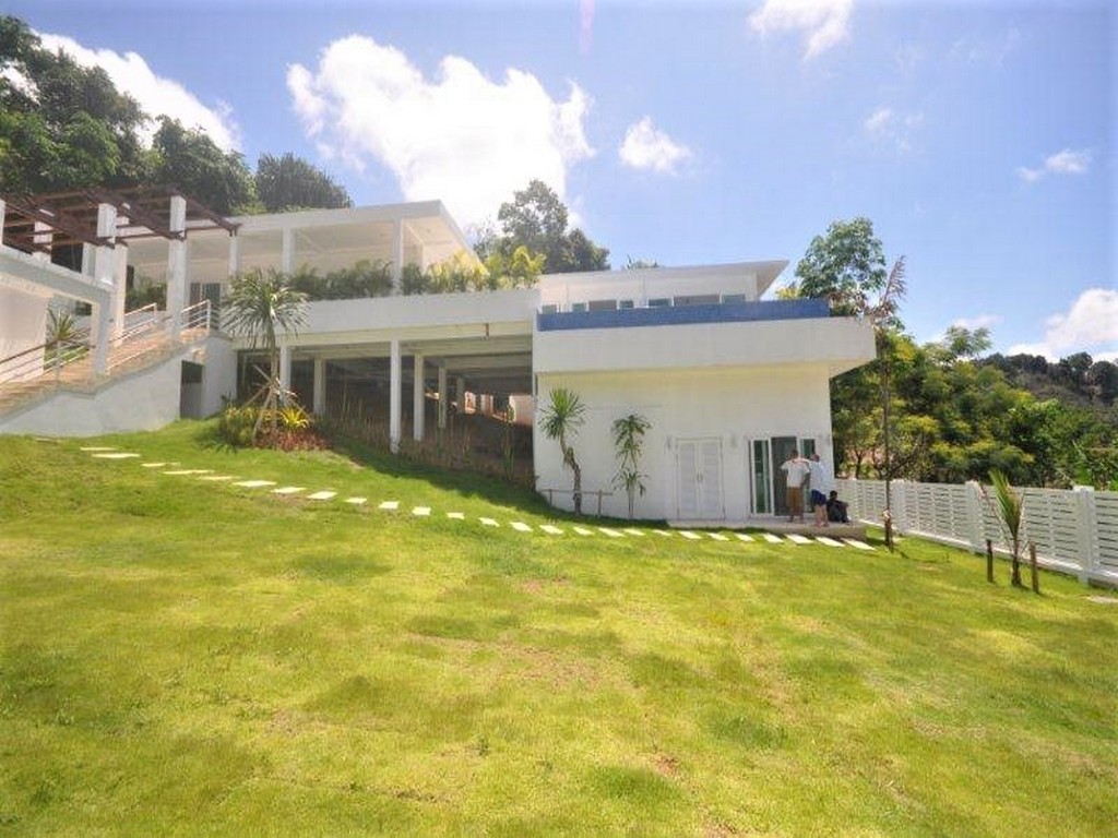 4 bedrooms Villa in Kathu, Thailand No. 8155