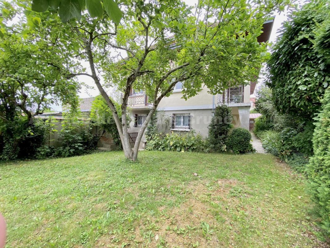 5 bedrooms House in Brunoy, France No. 296542