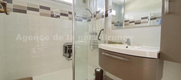 5 bedrooms House in Brunoy, France No. 296542 9